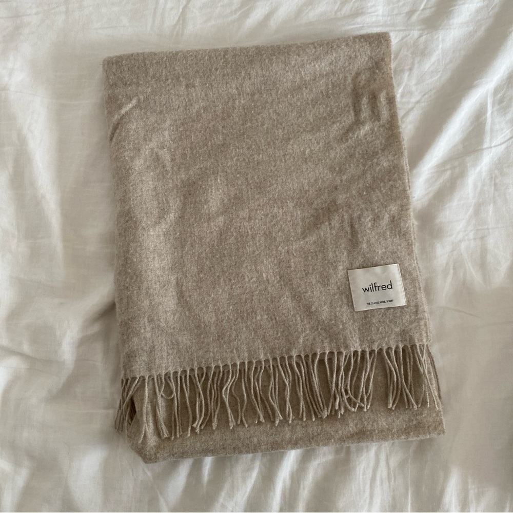 Aritzia classic wool scarf - beige - Picture 2 of 5